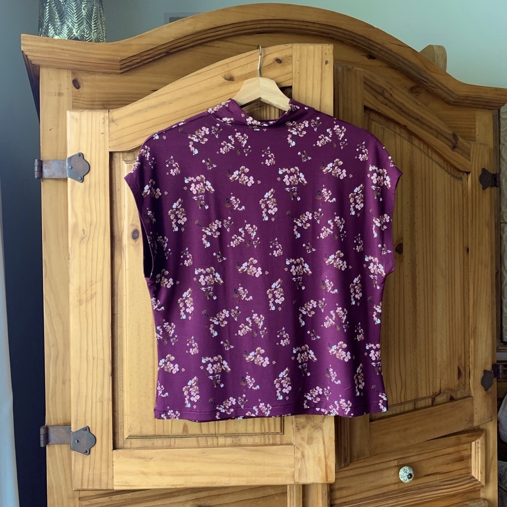 RW&CO Floral Purple Top With Short Sleeves